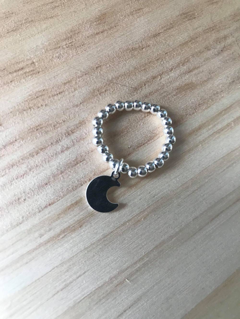 Bague de perles 3mm et pendentif lune plate