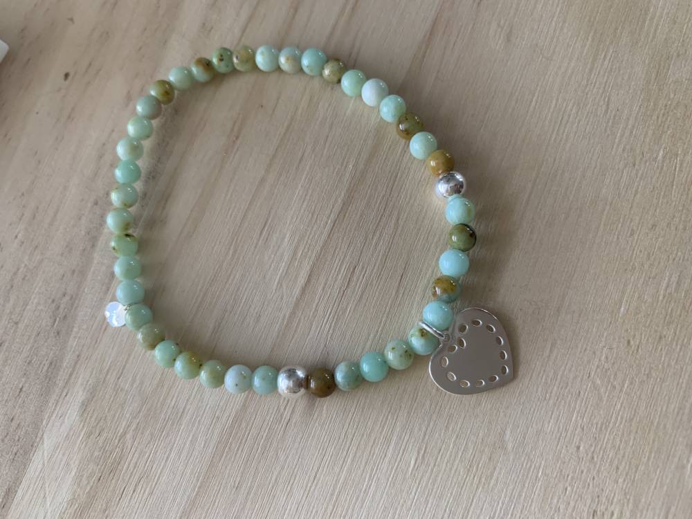 Bracelet perles naturelles & coeur points ajourés - 35€