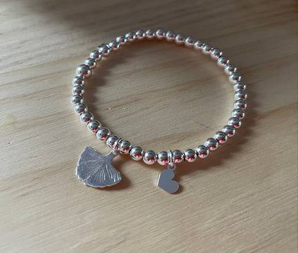 Bracelet perles 5mm & feuille gingko:coeur - 60€
