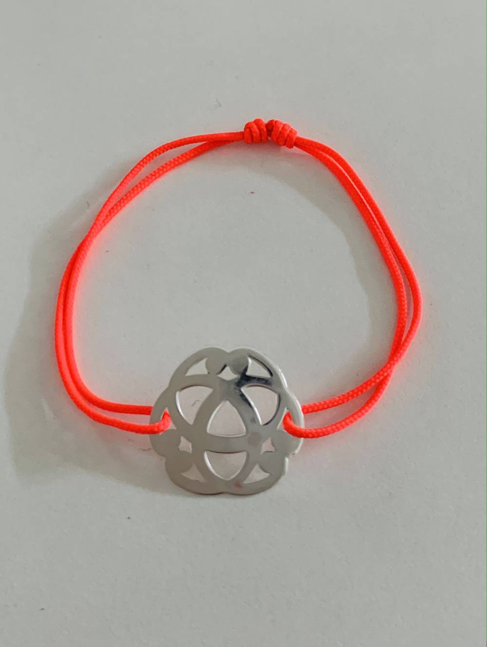 bracelet arabesque sur cordon - 18€
