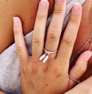Bague perles 2 et 3mm & 2 petites plumes - 15€