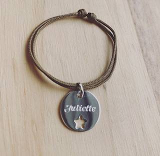 Bracelet cordon & médaille 1,5cm étoile ajourée et GR - 25€