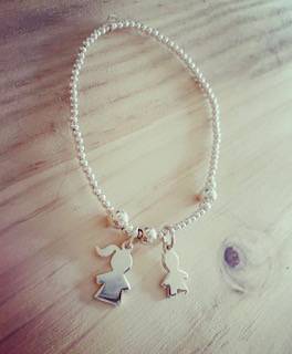 Bracelet de perles 2, 3 et 5mm & deux personnages - 62€