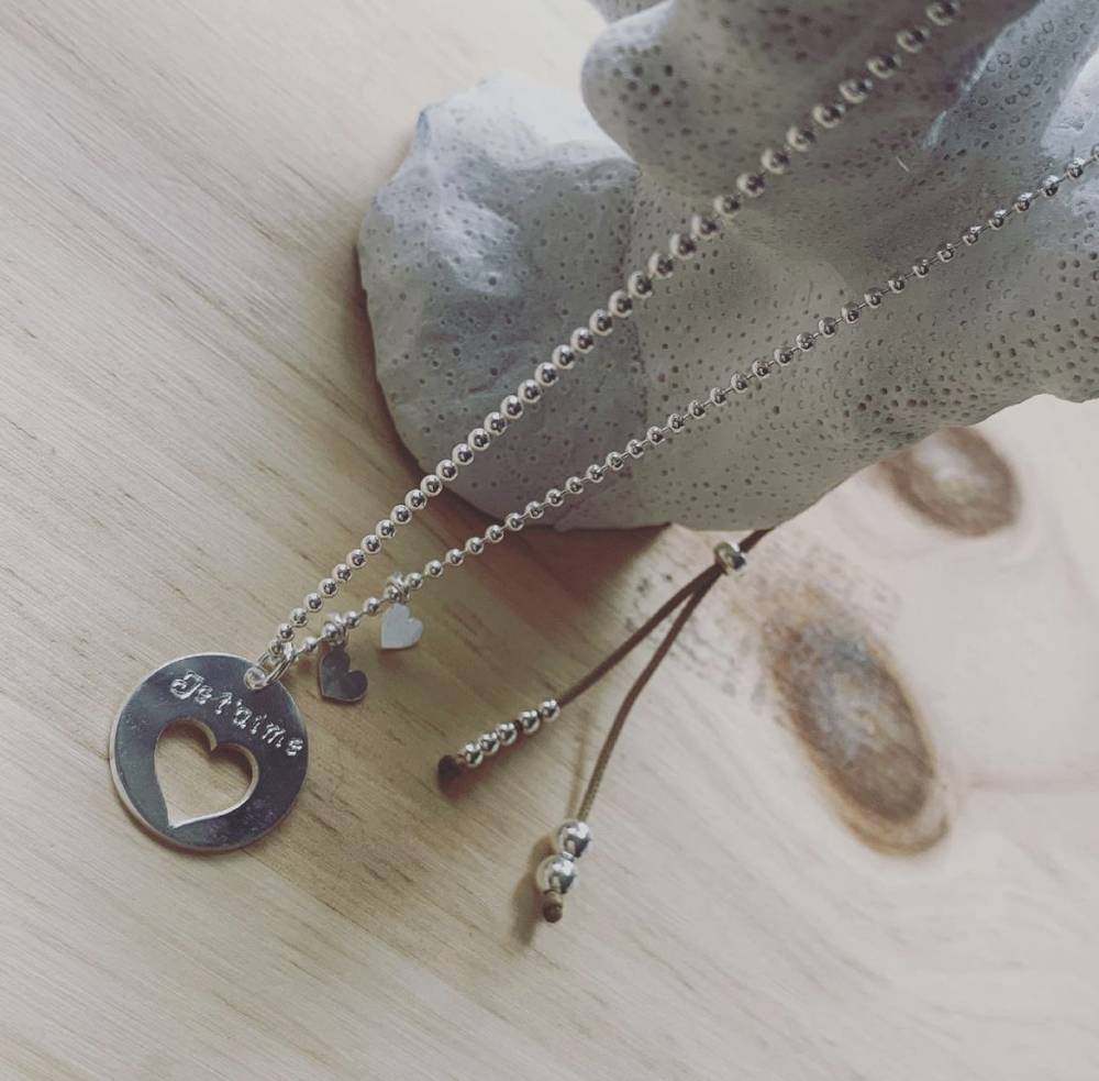 Collier chaîne billes 2mm (54 cm) réglable & médaille 2cm coeur ajouré  GR : 2 petits coeurs - 90€