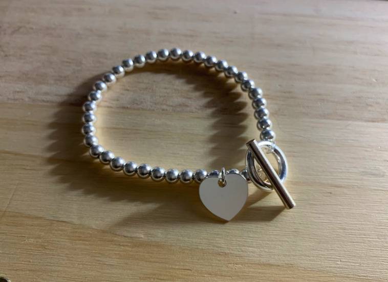 Bracelet perles 5mm avec fermoir en T & coeur 15mm - 90€