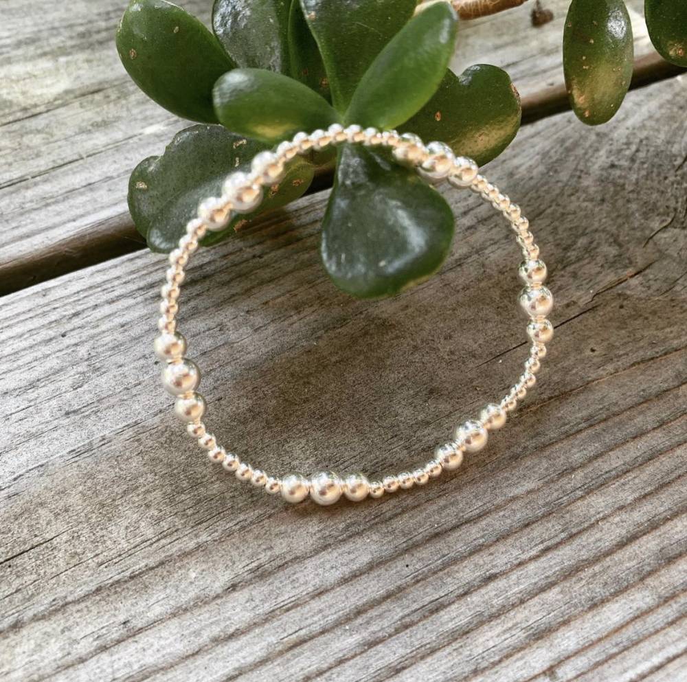 Bracelet de perles 3, 5 et 6mm - 35€